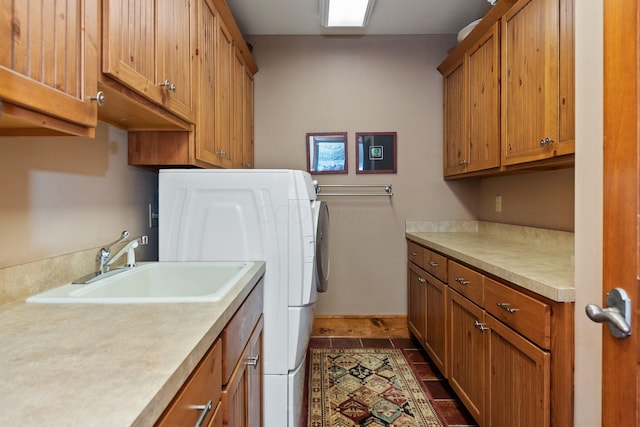 clothes washing area with cabinets, washer / clothes dryer, and sink