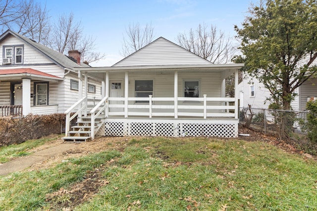 view of front of property featuring a front yard and covered porch