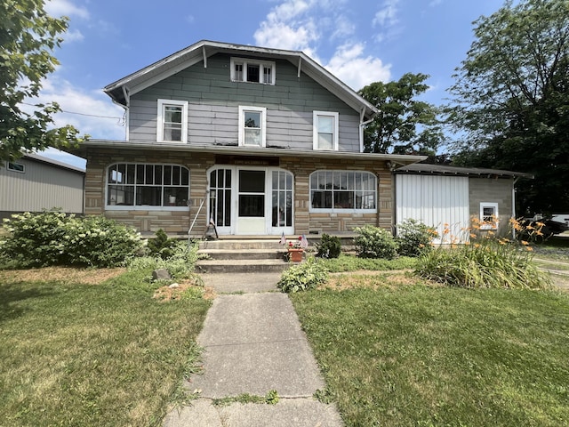 view of front of home featuring a front lawn