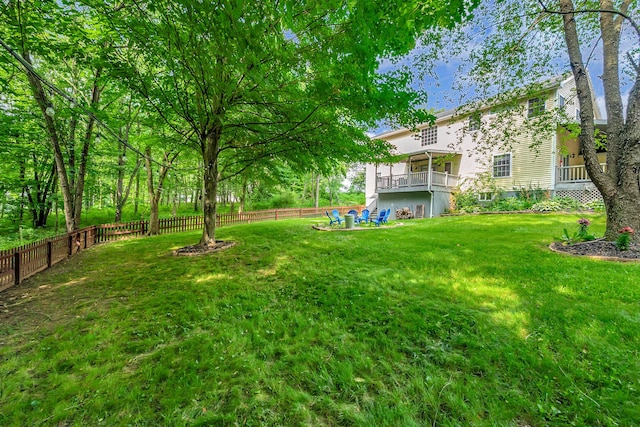 view of yard with a balcony