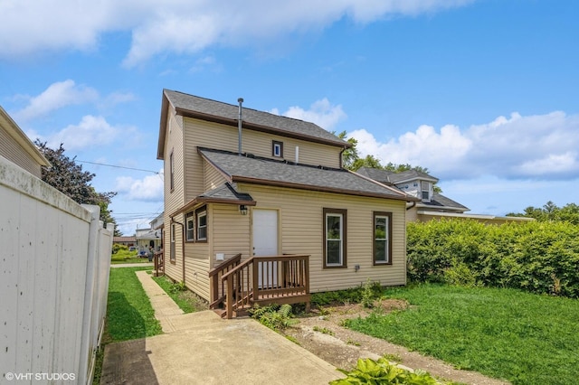 back of house featuring a lawn