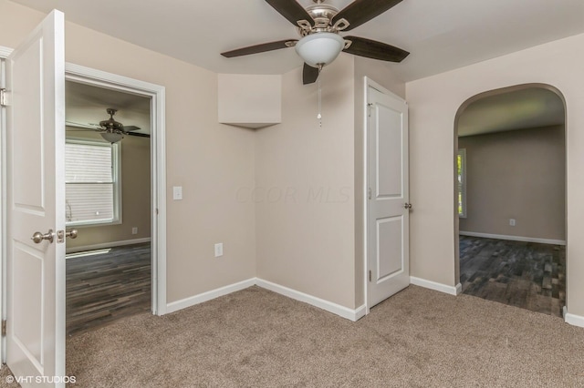 unfurnished room featuring carpet floors and ceiling fan