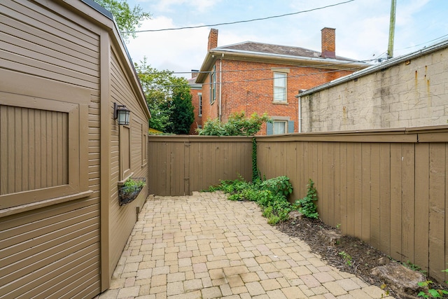 37 Stewart Ave, Columbus, OH 43206 - view of patio / terrace