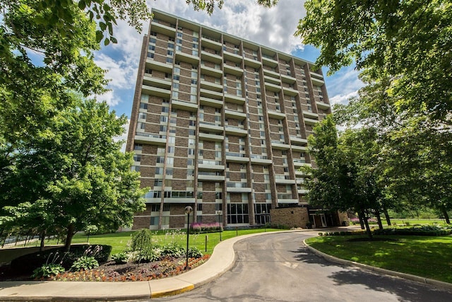 1000 Urlin Ave Unit 2222, Columbus OH, 43212, 2 bedrooms, 2.5 baths condo for sale