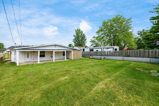 view of yard featuring a patio area