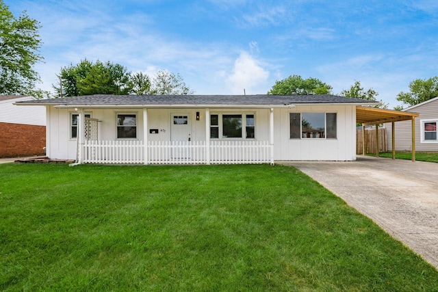 ranch-style house featuring a front lawn and a carport