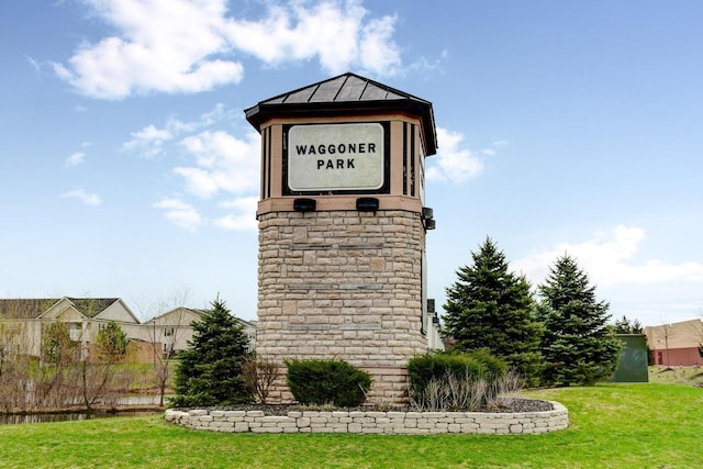 community sign with a lawn