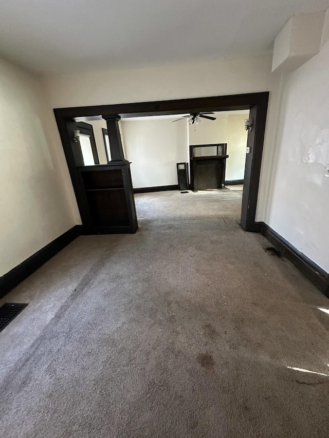 carpeted empty room featuring ceiling fan