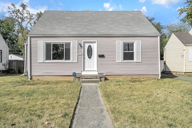 view of front facade with a front lawn