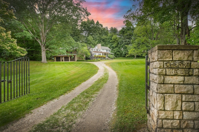 view of yard at dusk