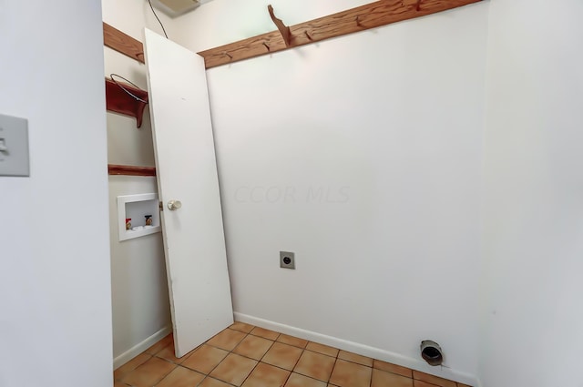 clothes washing area with hookup for an electric dryer, light tile patterned floors, and hookup for a washing machine