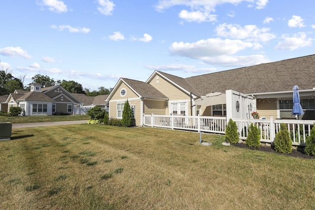 view of front of home with a front lawn