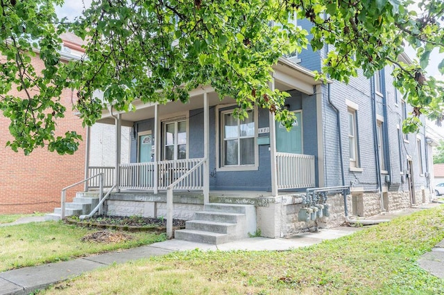 view of front of property featuring a porch