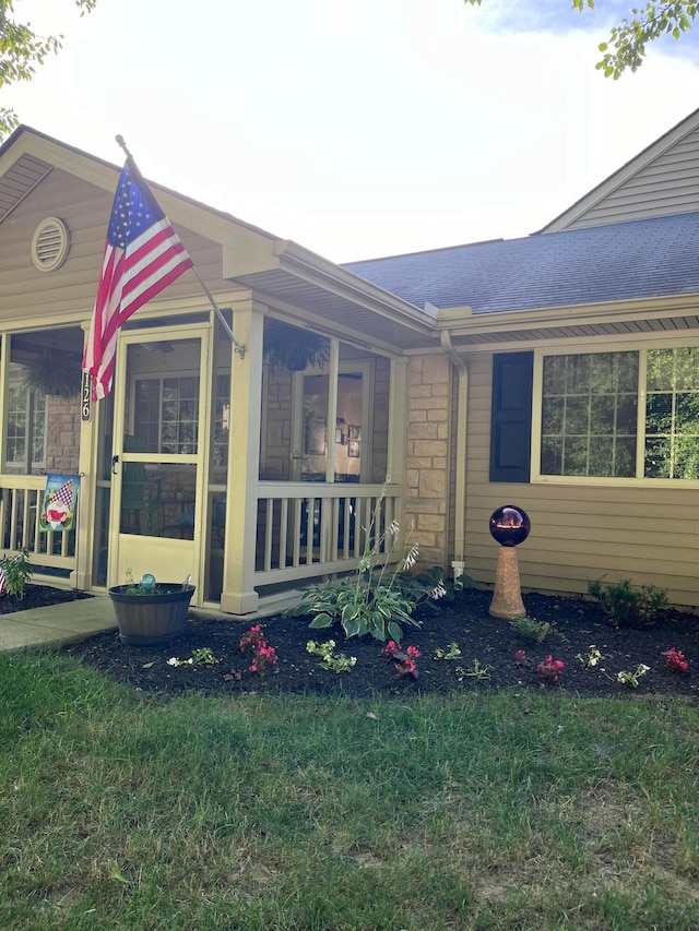 back of house featuring a yard