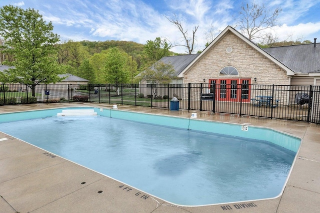 view of swimming pool