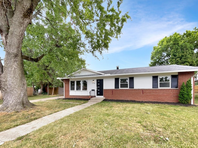 single story home featuring a front yard