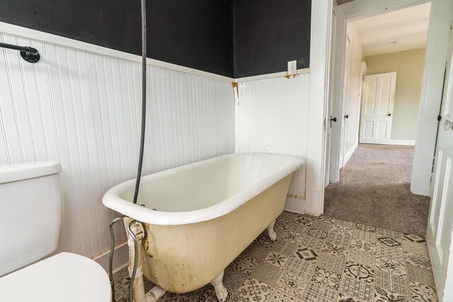 bathroom featuring a tub and toilet