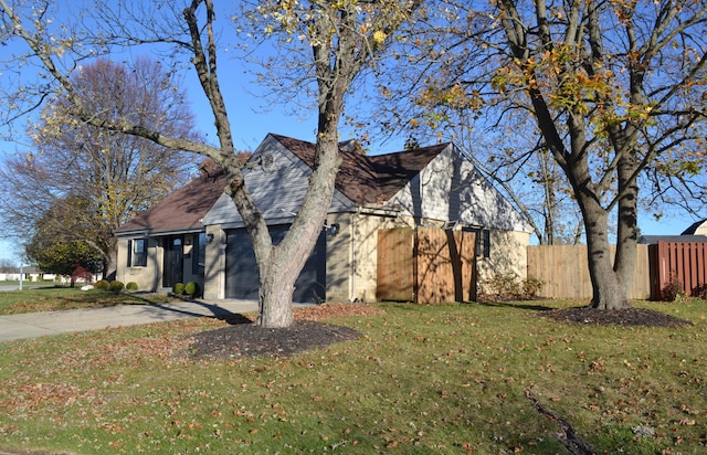 view of side of property featuring a lawn