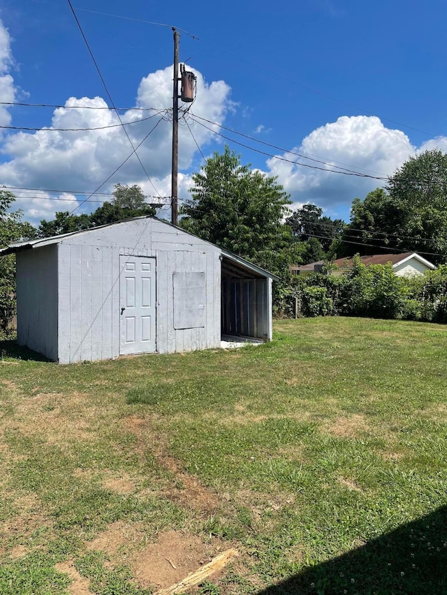 view of outbuilding featuring a lawn