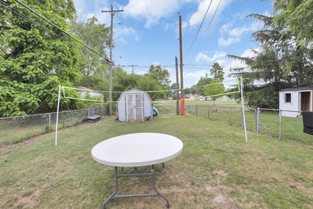 view of yard featuring a storage unit