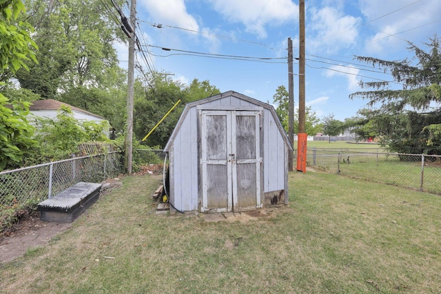 view of outdoor structure with a yard