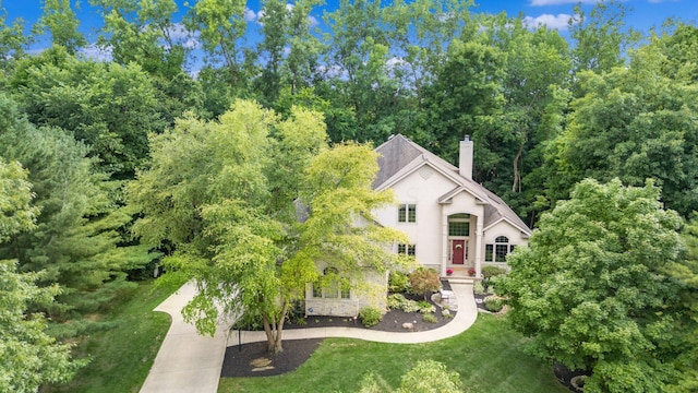 view of front of house featuring a front lawn