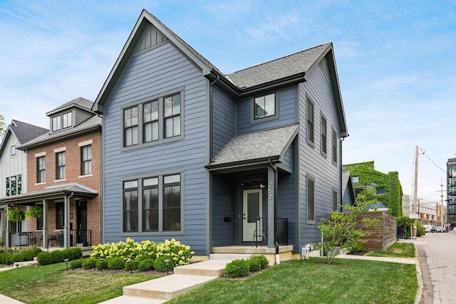 view of front facade with a front yard