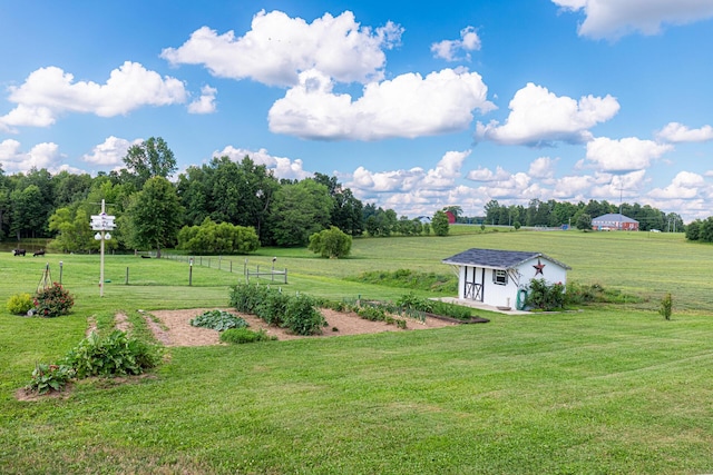 view of yard featuring a rural view and an outdoor structure