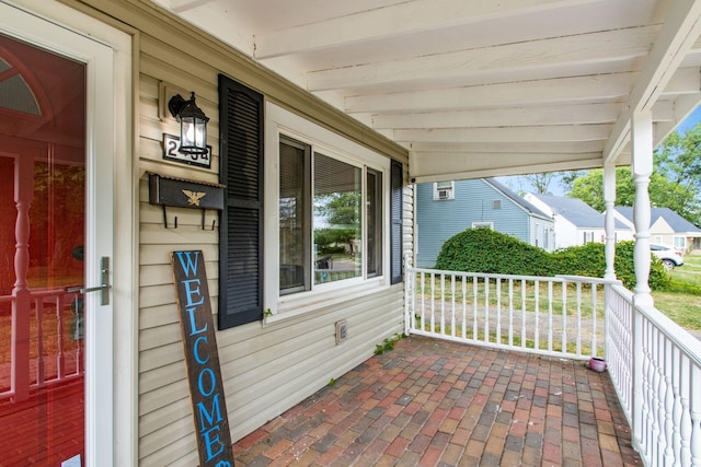 view of patio / terrace with covered porch