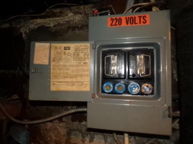 2343 Indianola Ave, Columbus, OH 43202 - utilities featuring electric panel
