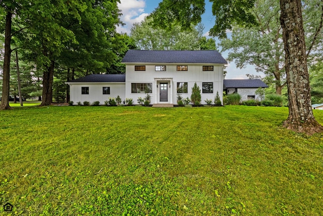 view of front of house with a front lawn