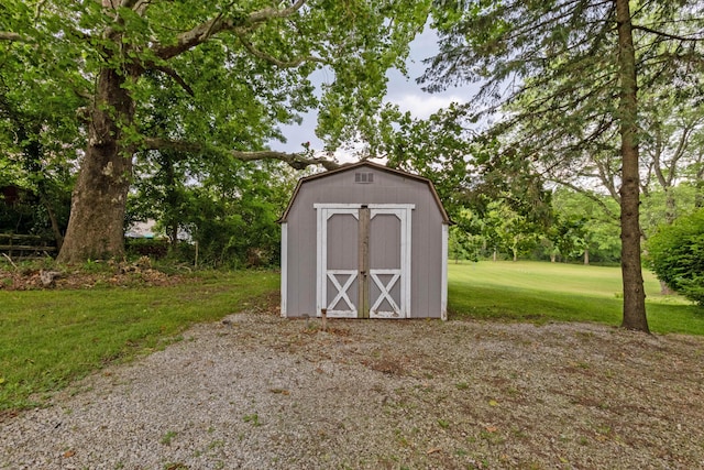 view of outdoor structure featuring a yard