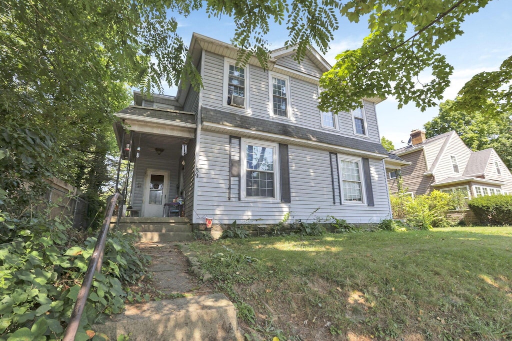 view of front facade with a front lawn