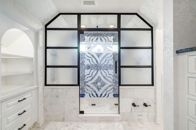 bathroom with tiled shower, vanity, and vaulted ceiling