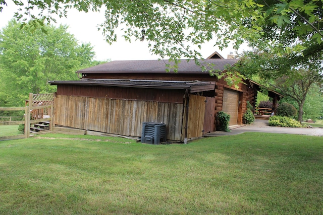 view of outdoor structure with a garage and a yard