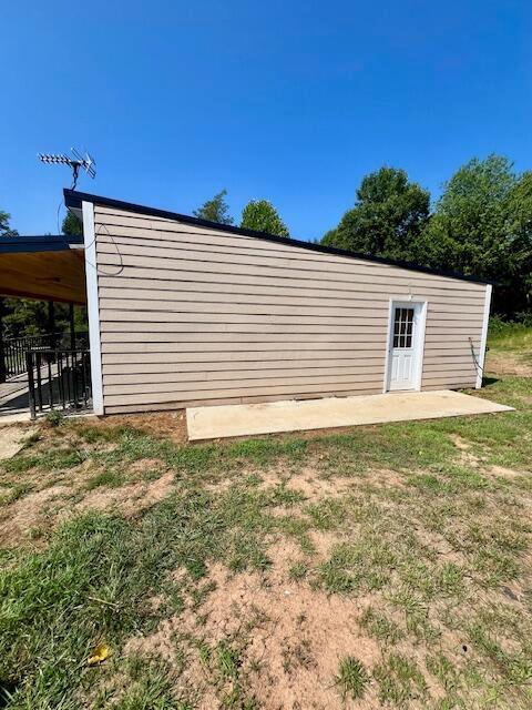 view of outbuilding featuring a yard