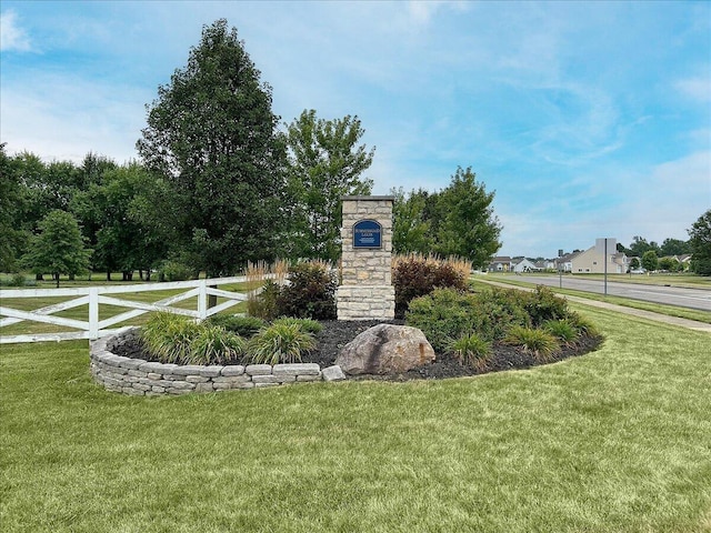 community sign with a yard