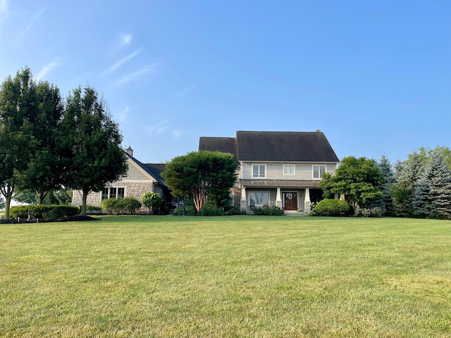 view of front of home with a front lawn