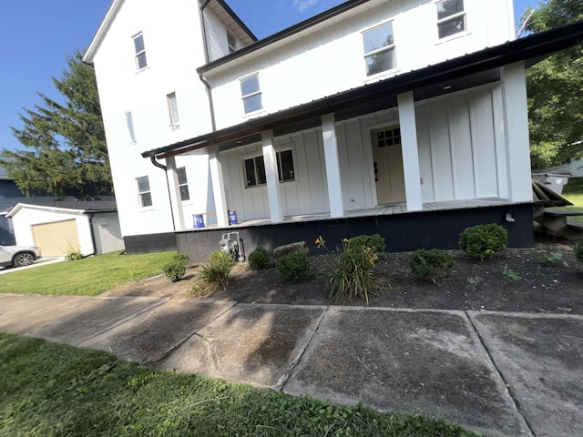 view of front facade featuring a porch