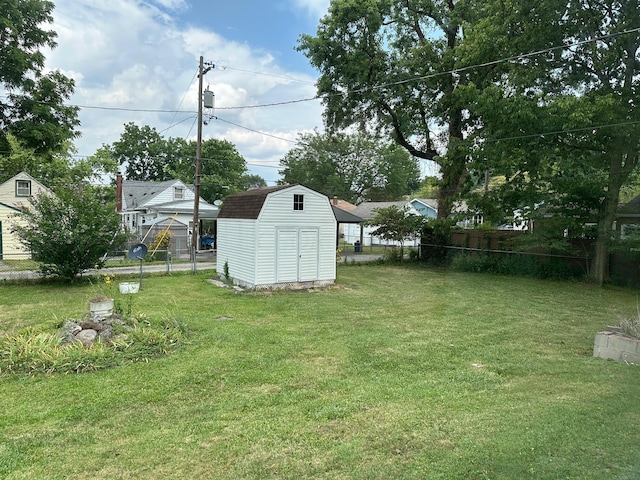 view of yard with a storage unit