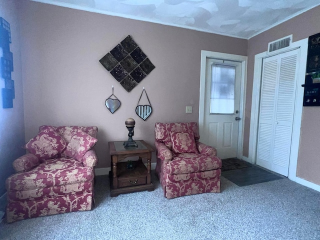 sitting room with carpet floors