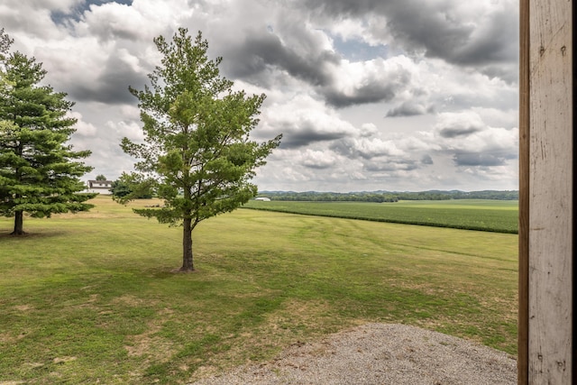 view of yard featuring a rural view