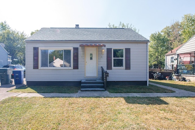 bungalow-style home featuring a front lawn