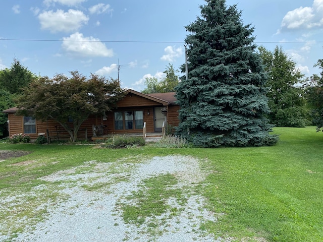 view of front of home featuring a front yard