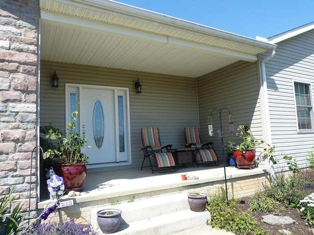 property entrance featuring a porch