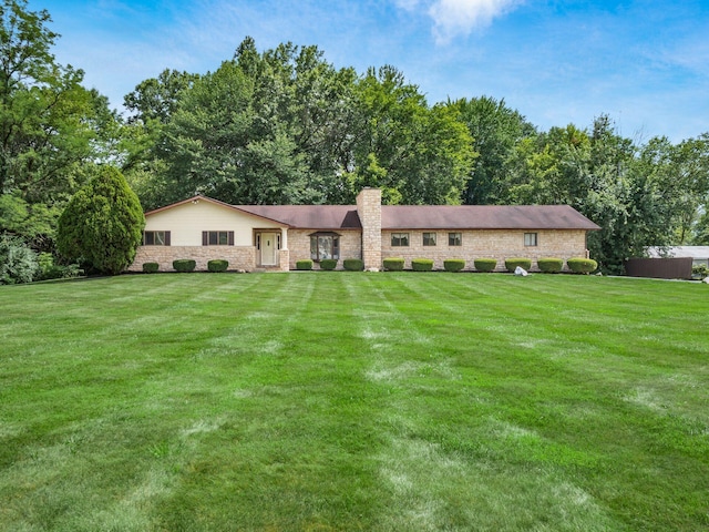 view of front of property with a front lawn