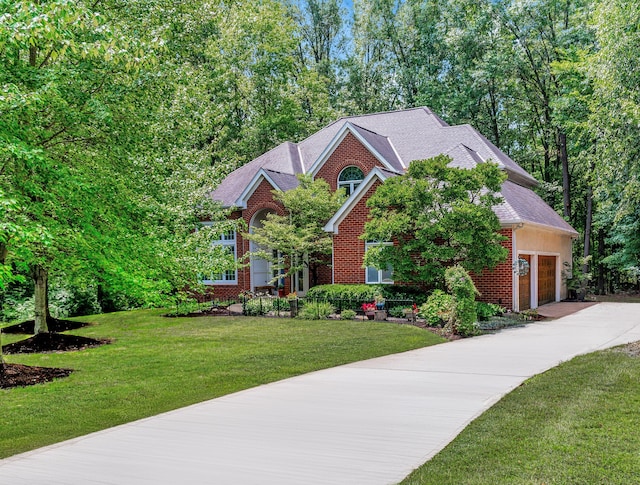 view of front facade featuring a front yard and a garage