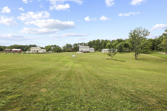 view of yard featuring a rural view