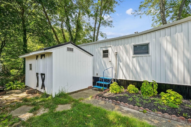 view of outbuilding