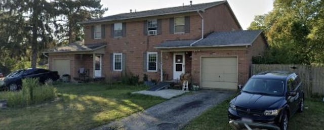 view of front facade featuring a garage and a front yard